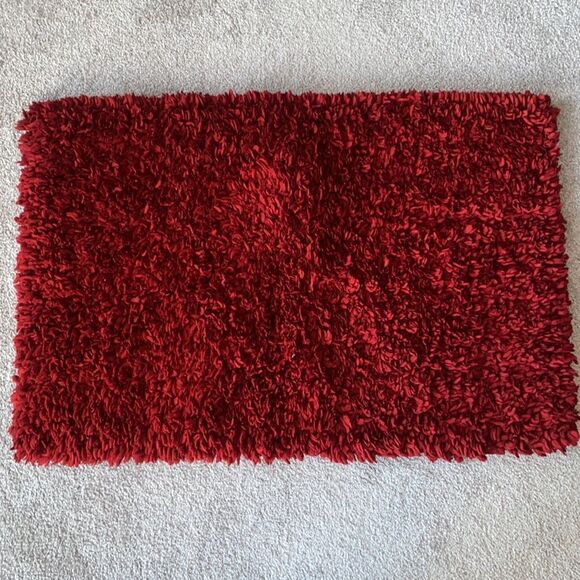 Red Tufted Bath Mat! - Picture 1 of 5